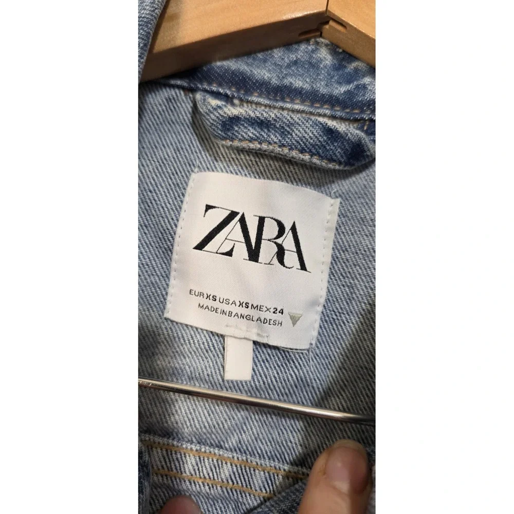 ZARA Cropped Denim Jacket XS Blue Distressed Raw Hem Button Front Moto Grunge - Picture 2 of 6